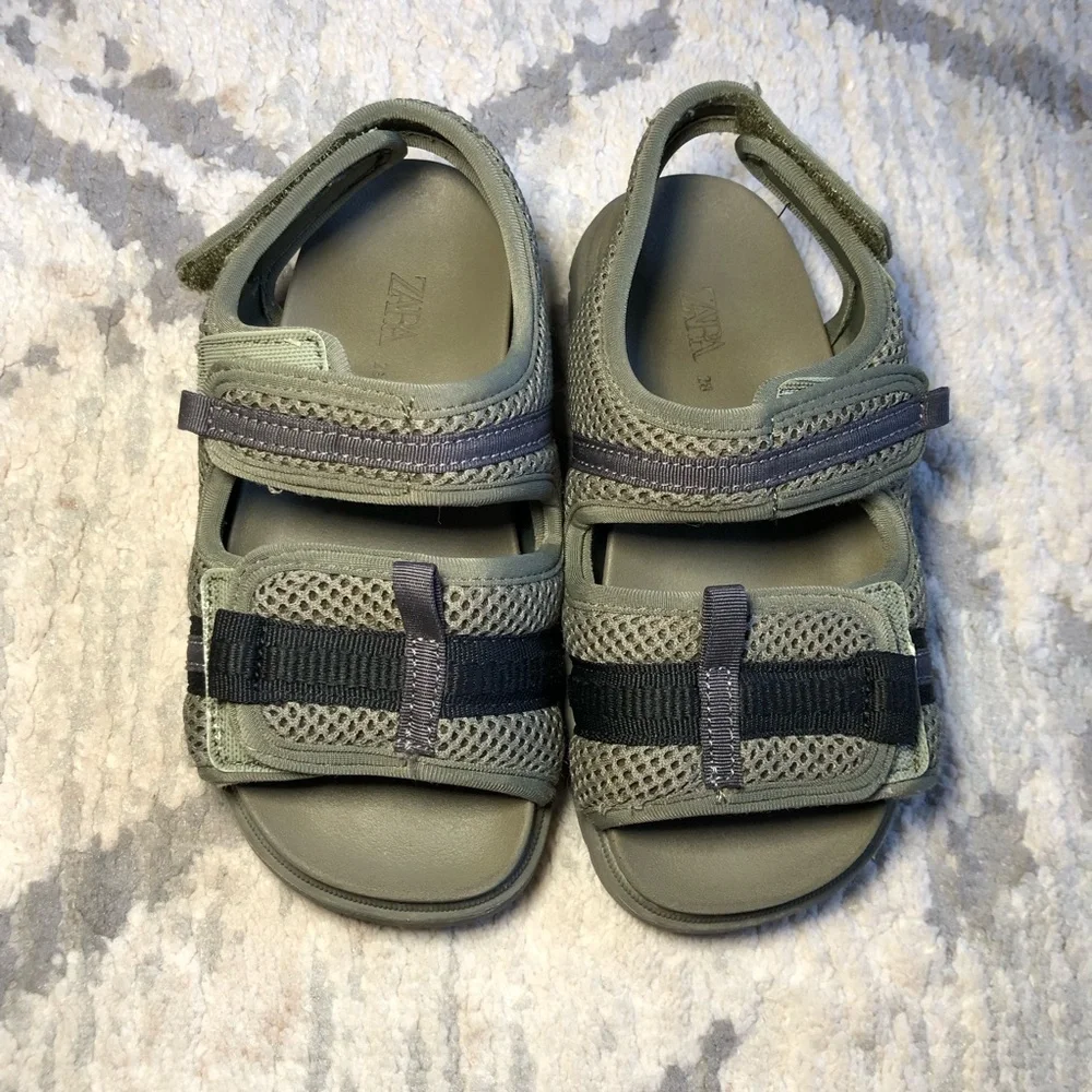 Zara Boy’s Olive Green Technical Mesh Strap Sandals with Dark Gray Accents Sz 11